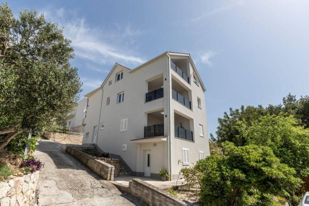 Apartment By Joe Trogir Bagian luar foto