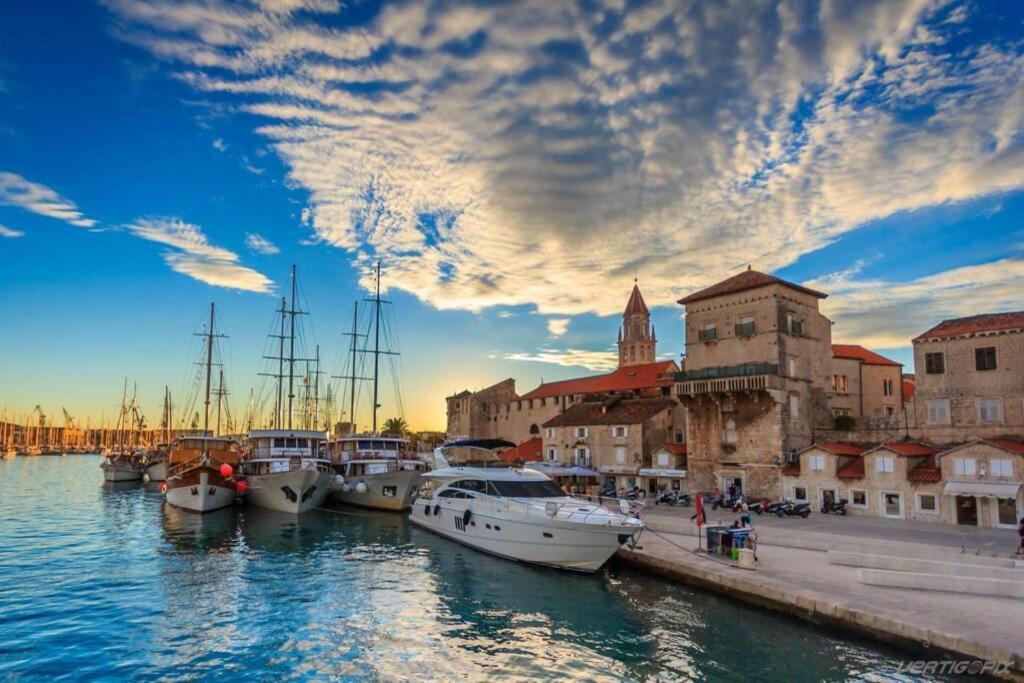 Apartment By Joe Trogir Bagian luar foto
