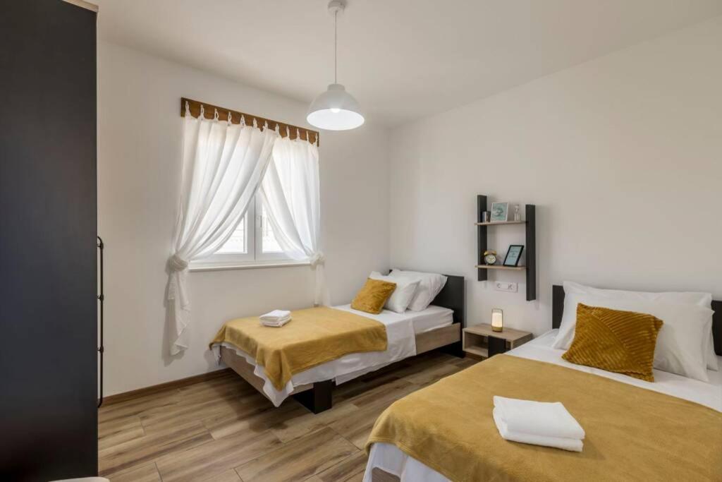 Apartment By Joe Trogir Bagian luar foto