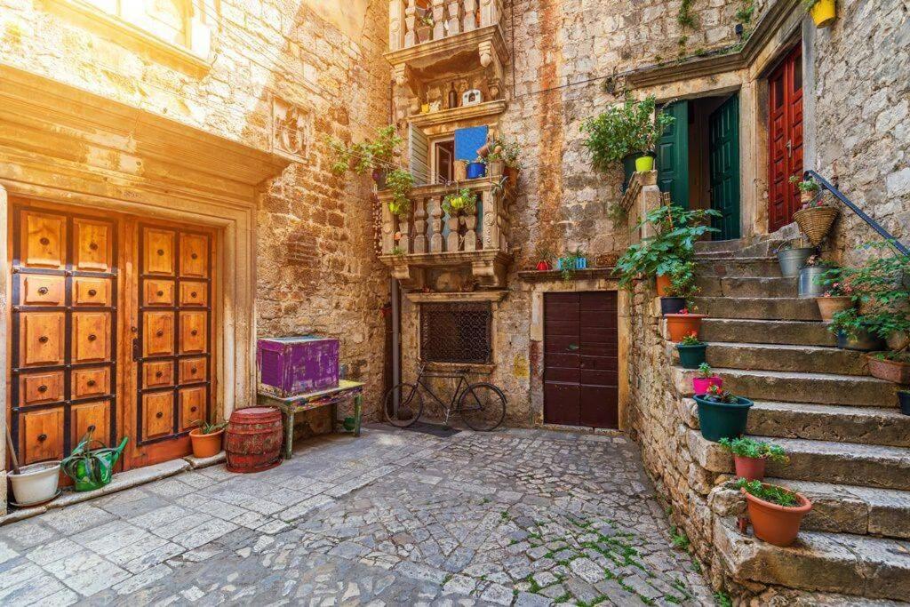 Apartment By Joe Trogir Bagian luar foto