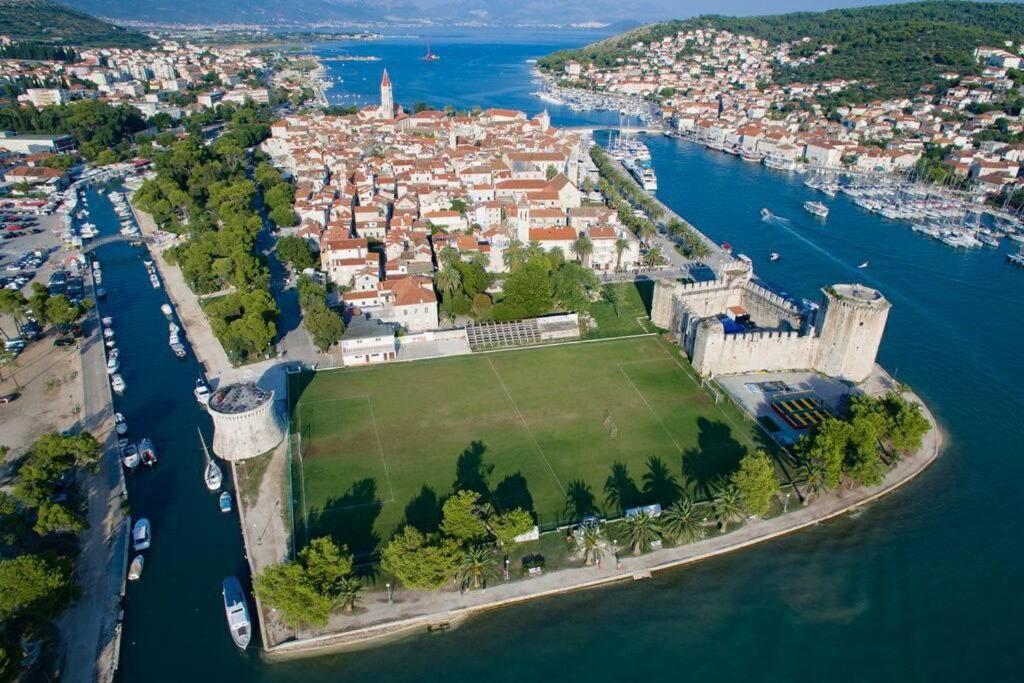 Apartment By Joe Trogir Bagian luar foto